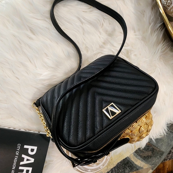 Victoria's Secret bag - Picture 2 of 2